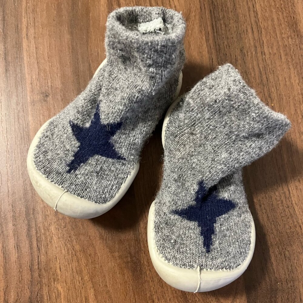 Size 18/19 Collegien sock shoes